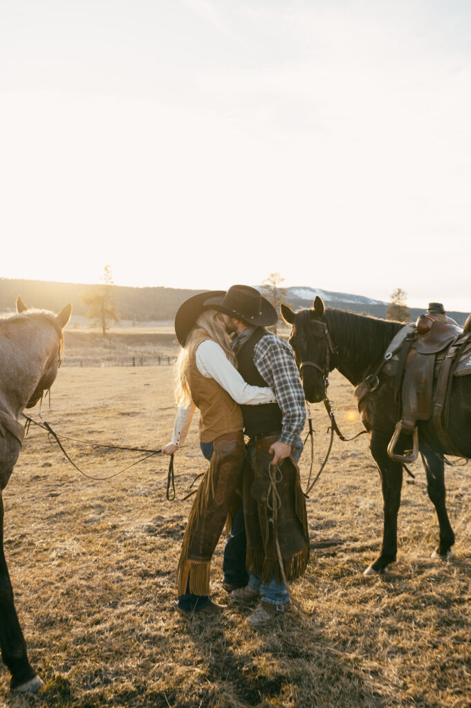 Montana Western Ranch Engagement Session, Western Engagement Session, Ranch Engagement, Texas Engagement, Texas Ranch Engagement, Engagement Photos, Western Engagement Outfit Inspo, Western Engagement Photographer, Montana Engagement Photographer, Texas Engagement Photographer