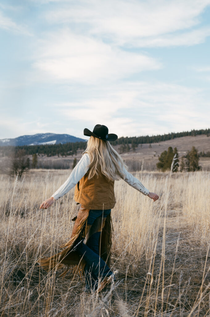 Montana Western Ranch Engagement Session, Western Engagement Session, Ranch Engagement, Texas Engagement, Texas Ranch Engagement, Engagement Photos, Western Engagement Outfit Inspo, Western Engagement Photographer, Montana Engagement Photographer, Texas Engagement Photographer